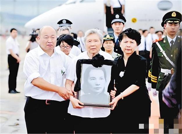 大陆男子赴台祭奠吴石朱枫等烈士