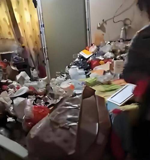 男子租房三年房间变垃圾堆