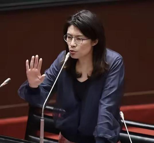三股力量助郑丽文上位
