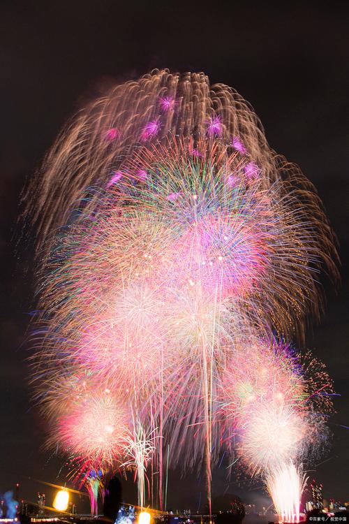 这哪是放烟花 明明是在给天空刷特效