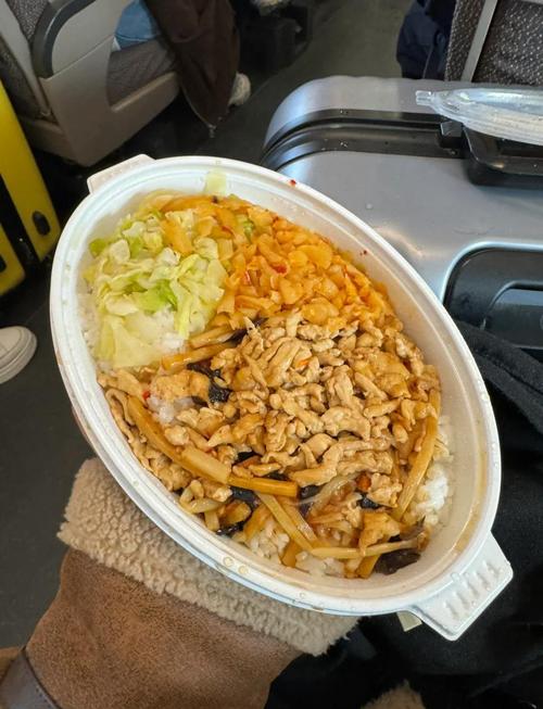 高铁推出17元盒饭:门店现炒