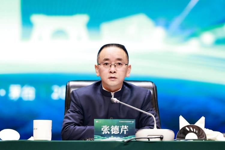 贵州茅台:董事长张德芹辞职