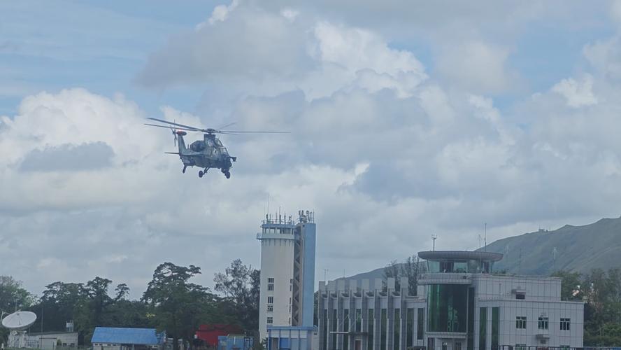 解放军驻香港部队组织联合巡逻