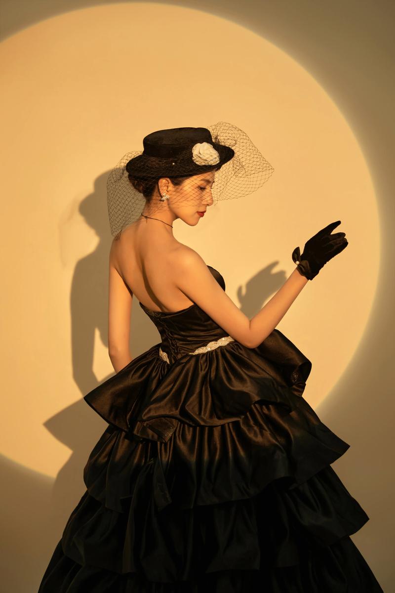 新人拍婚纱照遭遇“黑天鹅抢新娘”