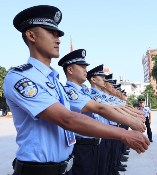 这个培训班一半以上的警官不能露面