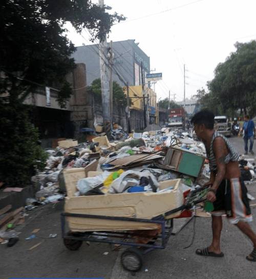 男子10年进山371次捡了2万多斤垃圾