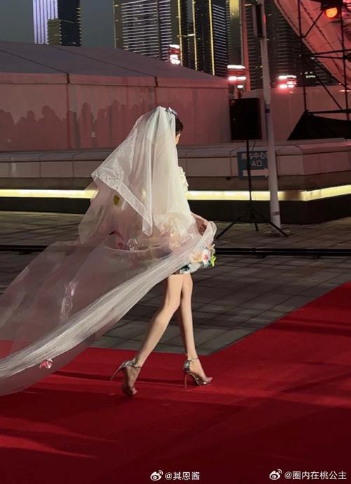 年轻人DIY服装200元做出大牌同款