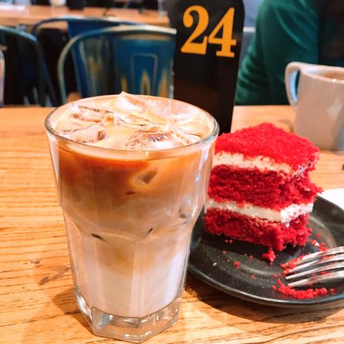 百岁老人爱喝咖啡奶茶玩坏3个iPad