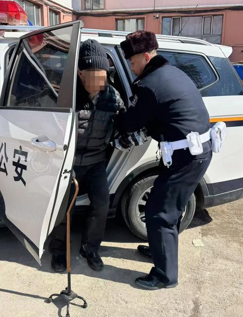 8人自费1万开车护送走失女子回家