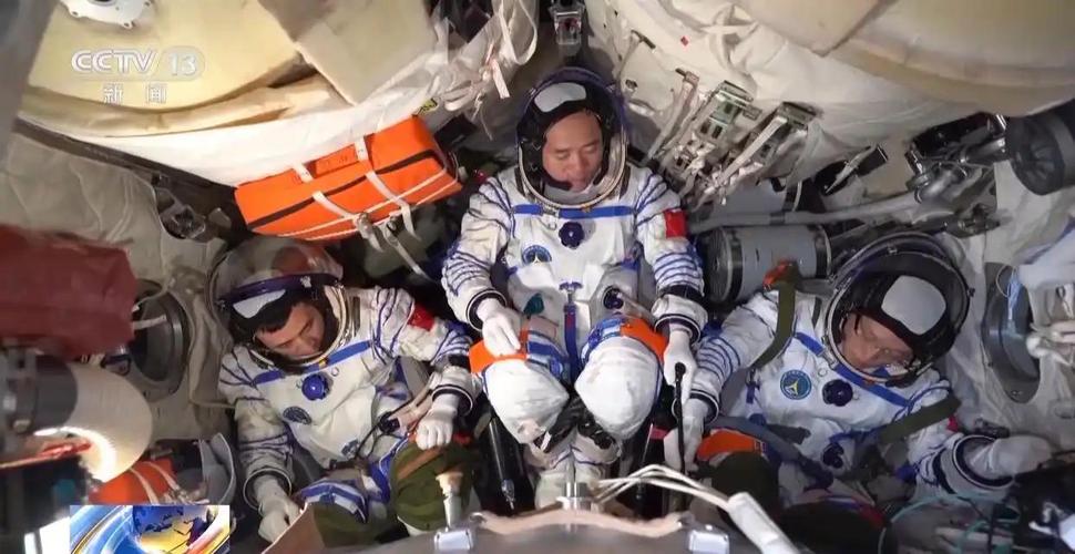 新“太空出差三人组”眼中的彼此