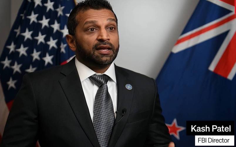 FBI局长被指调政府专机去看女友表演