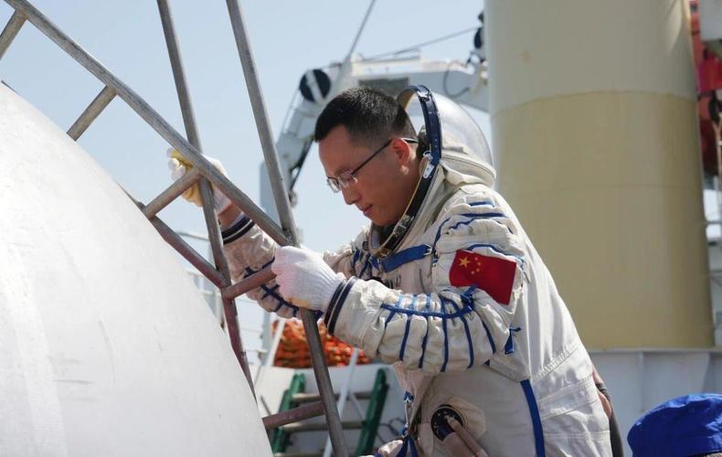 神二十一乘组地面训练曝光