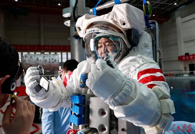 神二十一乘组地面训练曝光