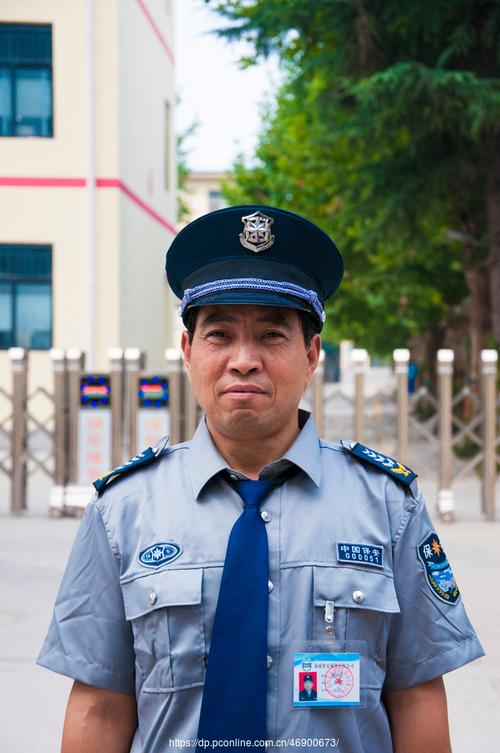 “最会拍照的保安”