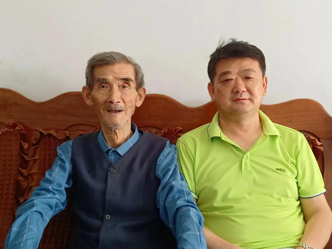63岁儿子与94岁父亲一起居家养老
