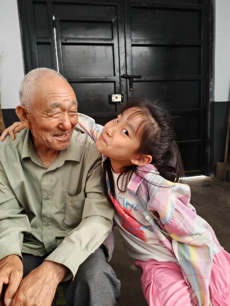 63岁儿子与94岁父亲一起居家养老