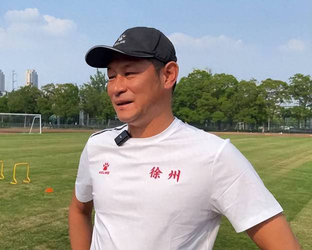 南通队教练鲁强获苏超最佳教练员奖