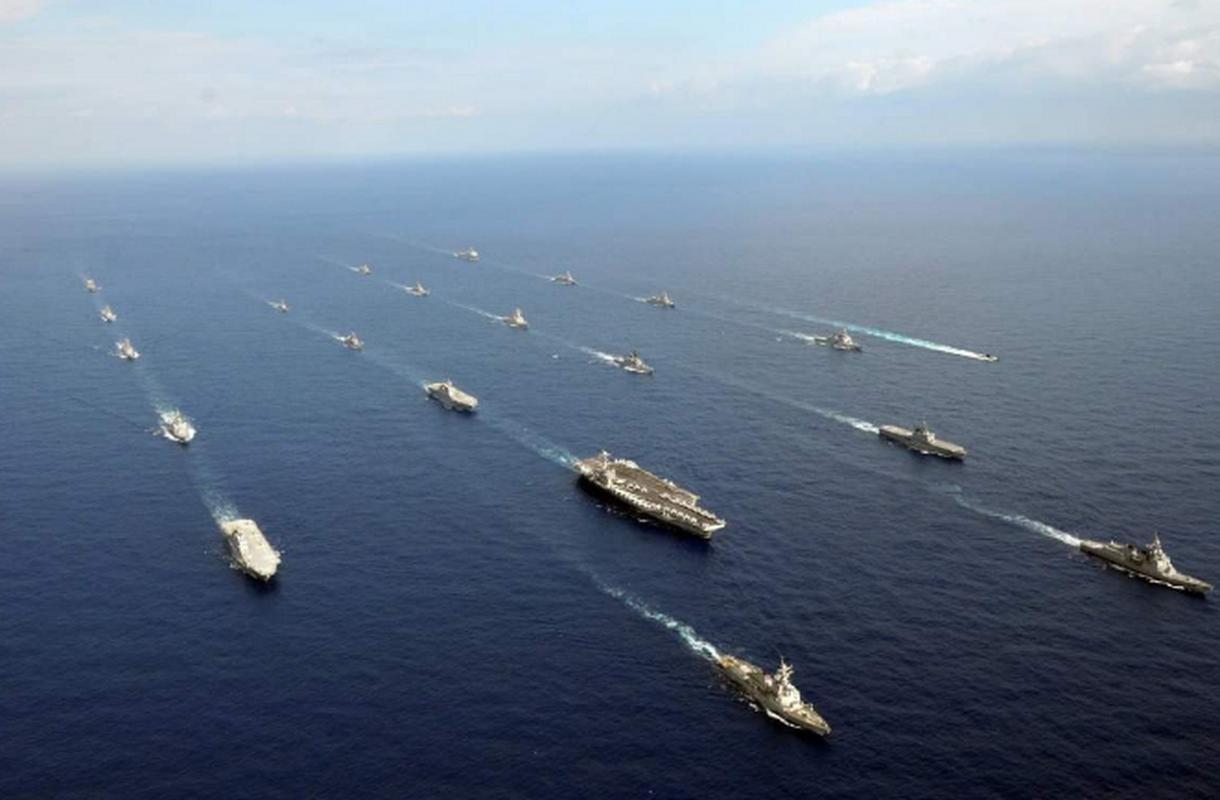 美国海军持续在加勒比海地区增兵