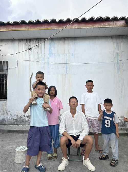 舅舅照顾3个外甥近10年 本人回应