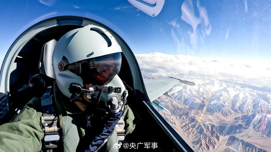 高燃!被空军的帅气混剪硬控了