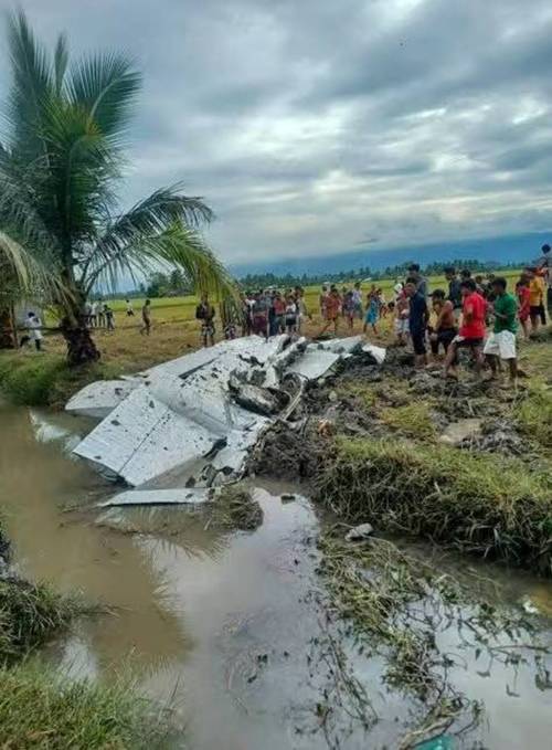 菲军方：坠毁直升机载有5名空军人员