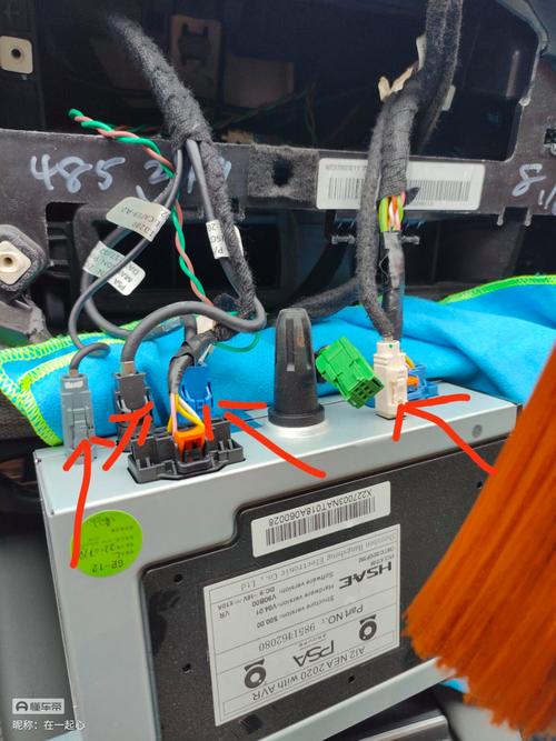 如何拆电脑显示器