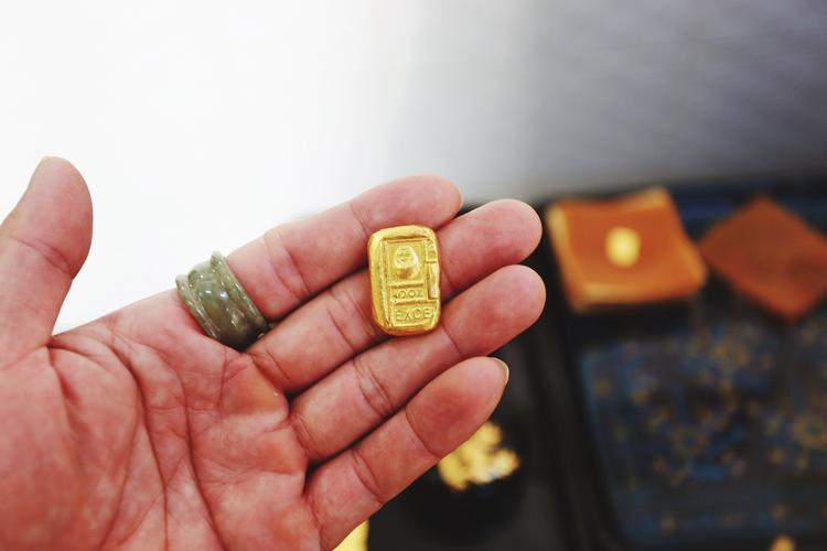 藏3万黄金的旧电器被老伴100元卖了