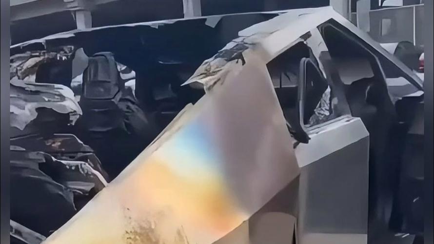 美国一特斯拉打不开车门 5人被烧死