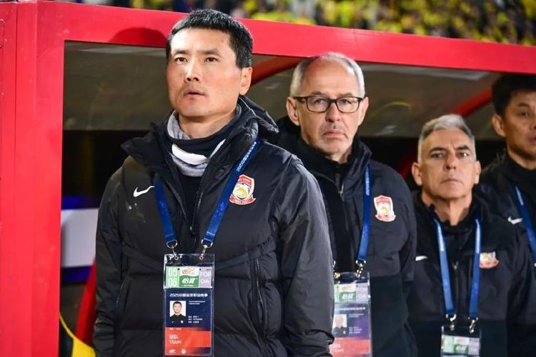 邵佳一曾任国足梯队主帅和国足助教