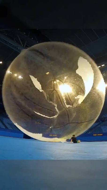 气球无法穿过大气层但爱可以