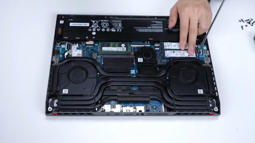 电脑内存条如何拆