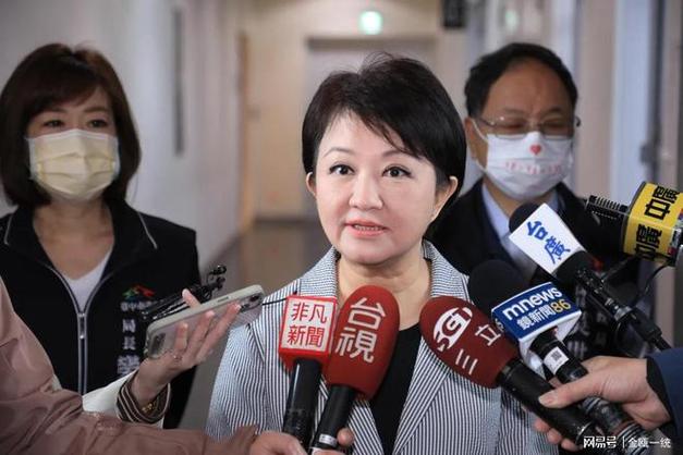 卢秀燕今天两次90度鞠躬道歉