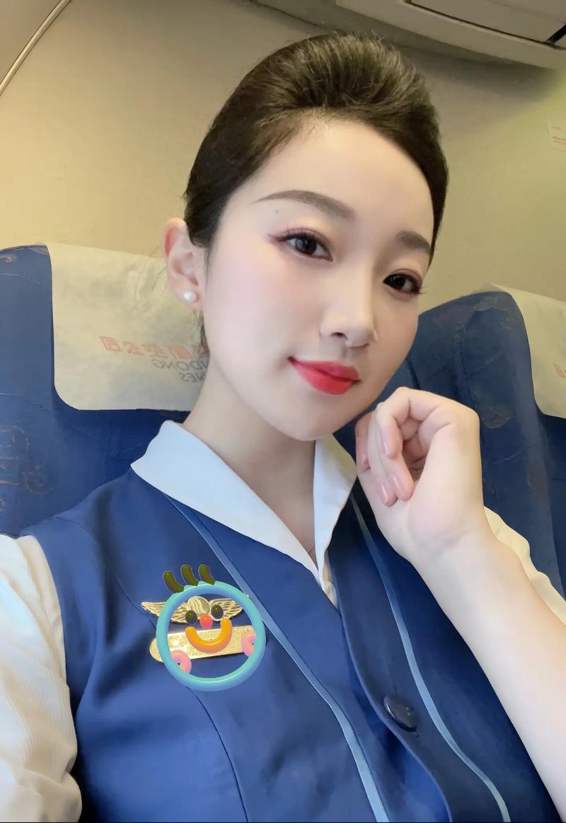山航空姐穿上羊毛衫制服了