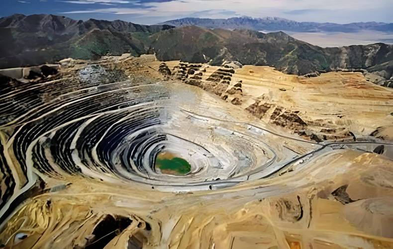 美国拉中亚五国谈能源矿产