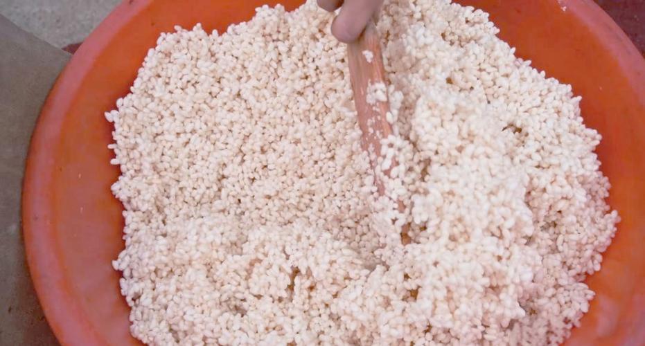 广西男子自制“炮米花”