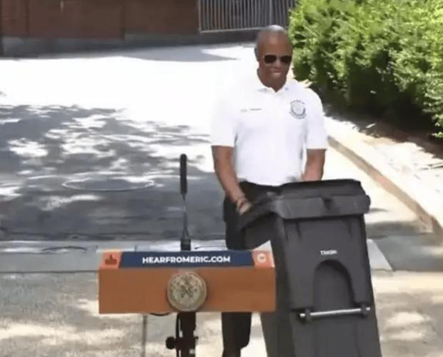 纽约用带盖垃圾桶 市长：革命性创意