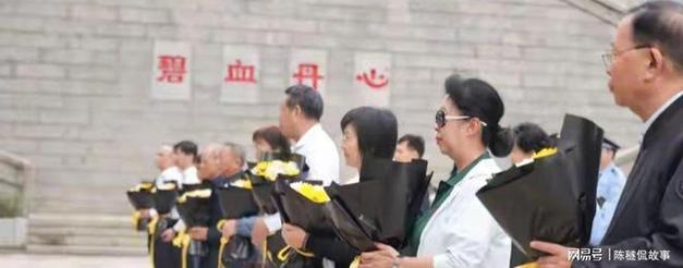 郑丽文祭拜吴石将军 鞠躬献花