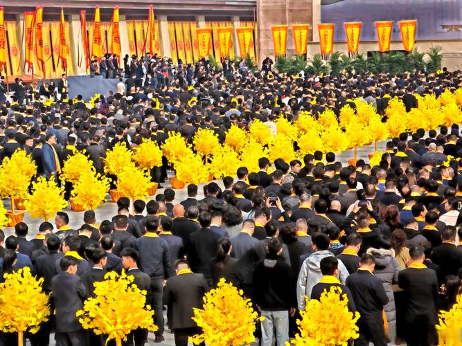 郑丽文祭拜吴石将军 鞠躬献花