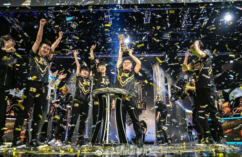 UZI为全球总决赛FMVP颁奖