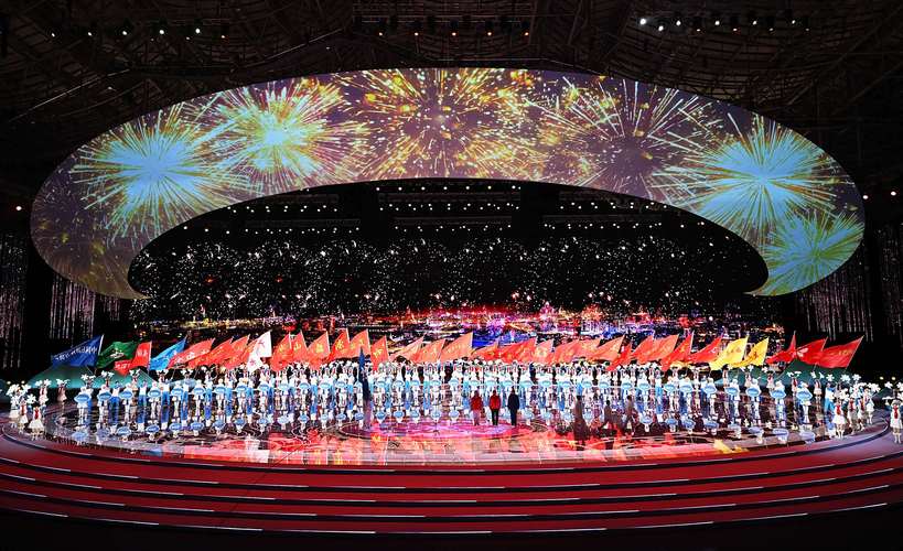 全运会开幕式观众热情欢呼声浪滔天