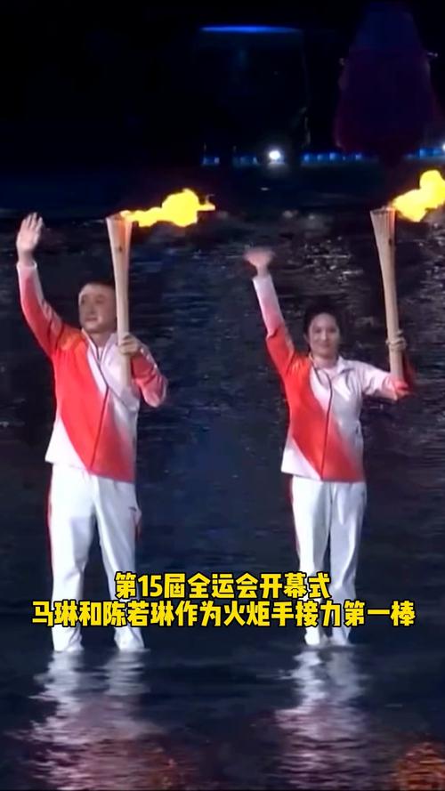 马琳陈若琳郭晶晶等传递火炬