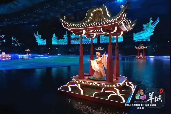 粤港澳粤剧艺术家共唱《彩云追月》