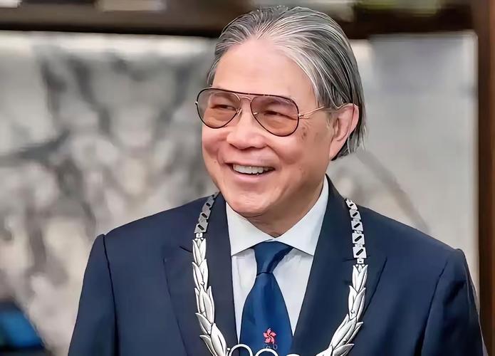 霍震霆：受邀来看十五运开幕式很感激