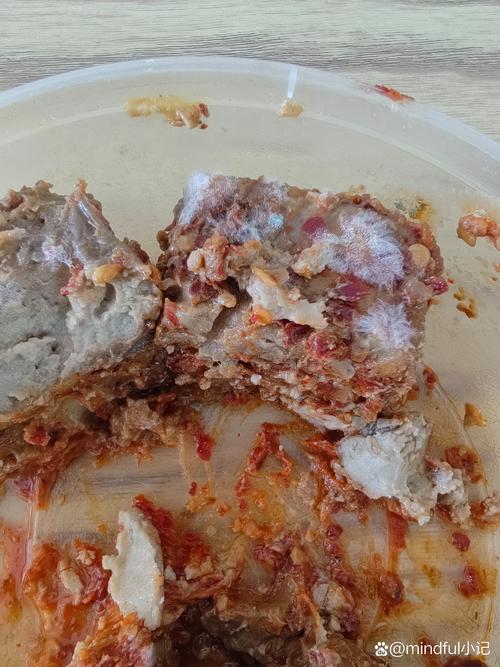 网购豆腐乳里现多条蛆虫蠕动