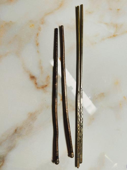 纯银筷子10元一双靠谱吗