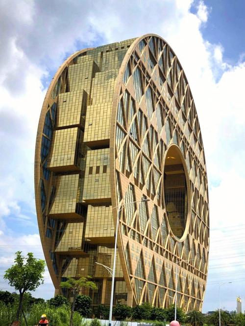 “最丑建筑”铜钱大厦拍卖 无人报名