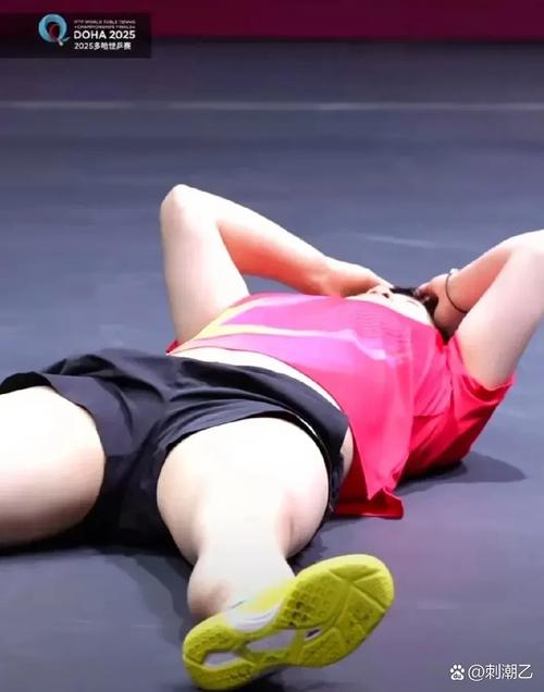 全运会选手倒地庆祝后发现比赛没结束