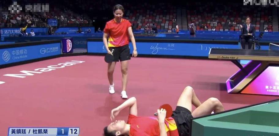 全运会选手倒地庆祝后发现比赛没结束