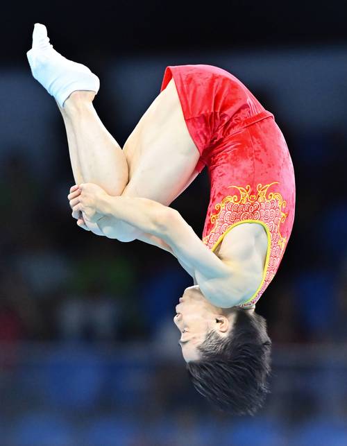 全运会选手倒地庆祝后发现比赛没结束