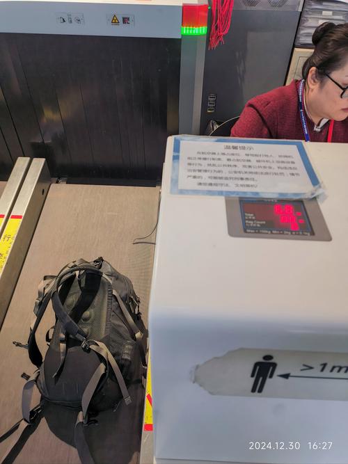 宁波机场回应旅客在候机室抽电子烟